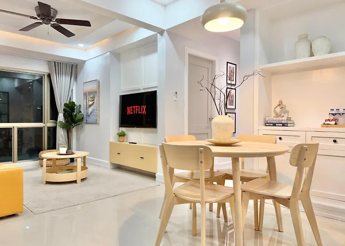 アパートホテル Premier 3br With Fast Internet Near High Street Bgc 4*