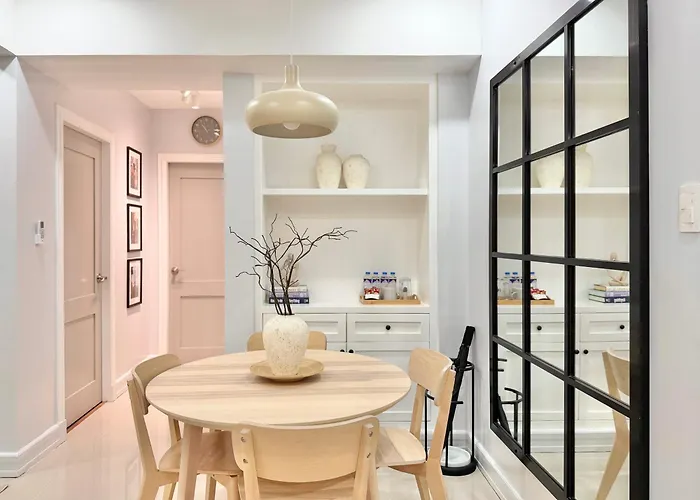 Premier 3br With Fast Internet Near High Street Bgc 4*