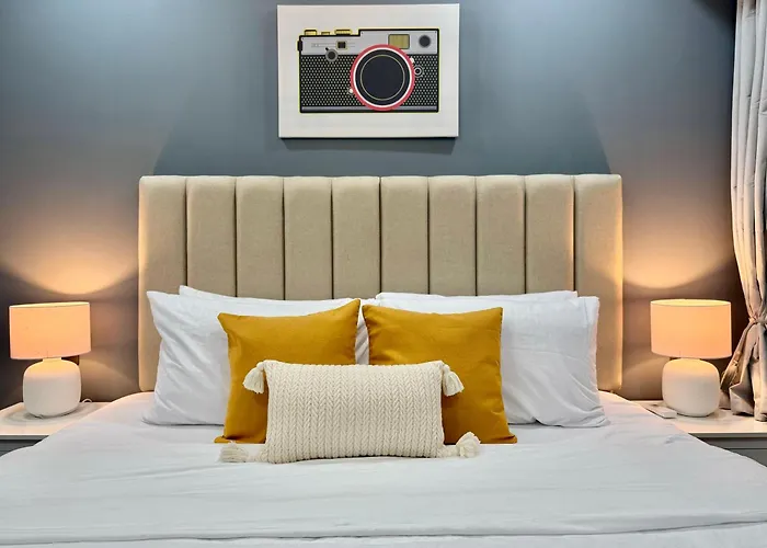 アパートホテル Premier 3br With Fast Internet Near High Street Bgc 4*