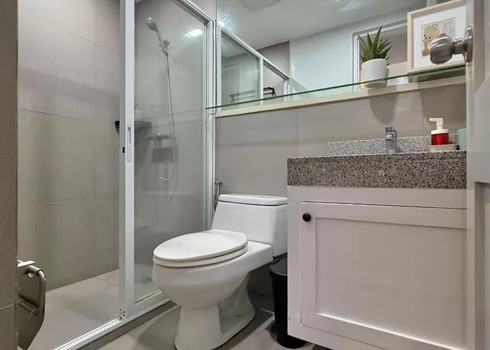 アパートホテル Premier 3br With Fast Internet Near High Street Bgc 4*
