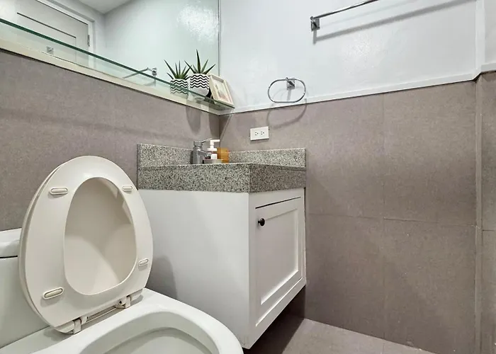 アパートホテル Premier 3br With Fast Internet Near High Street Bgc 4*