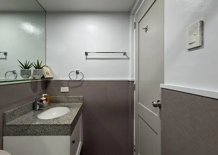 アパートホテル Premier 3br With Fast Internet Near High Street Bgc 4*