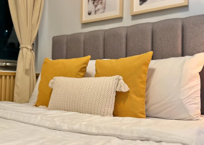 Premier 3br With Fast Internet Near High Street Bgc