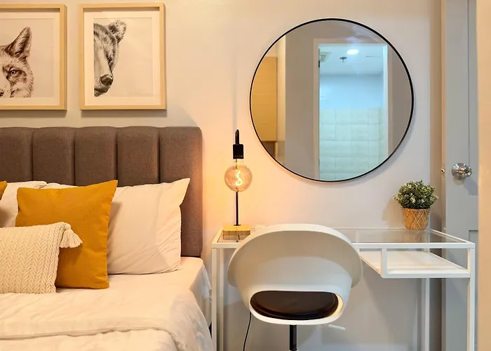 Premier 3br With Fast Internet Near High Street Bgc 4*