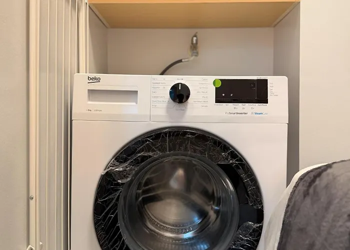 Premier 3br With Fast Internet Near High Street Bgc 4*