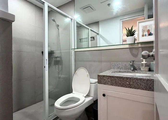 Premier 3br With Fast Internet Near High Street Bgc アパートホテル